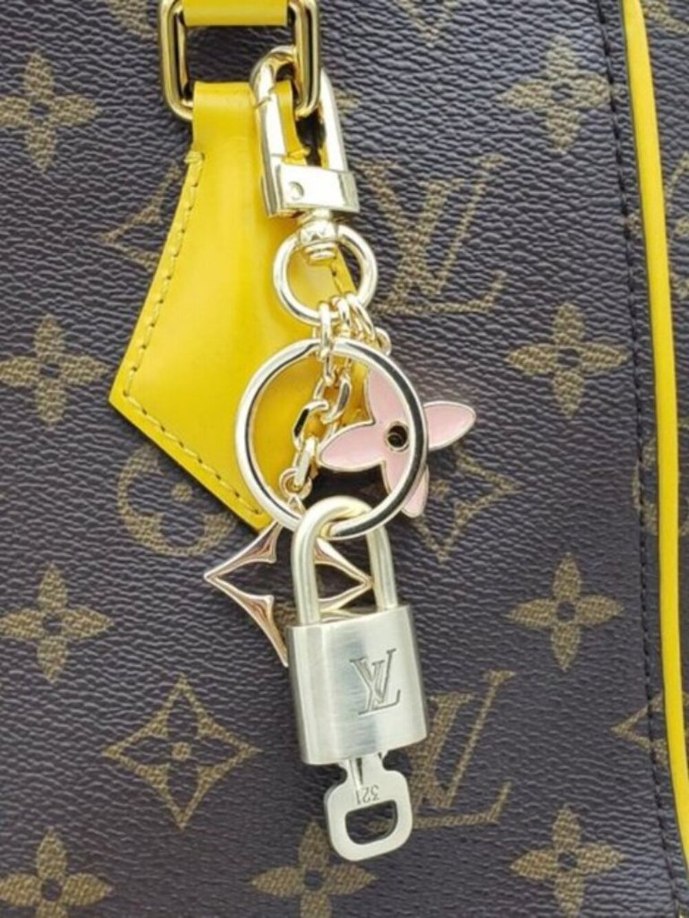 Authentic LV Gold Padlock 🔒 Keychain Charm for Louis Vuitton Bags - Picture 11 of 11